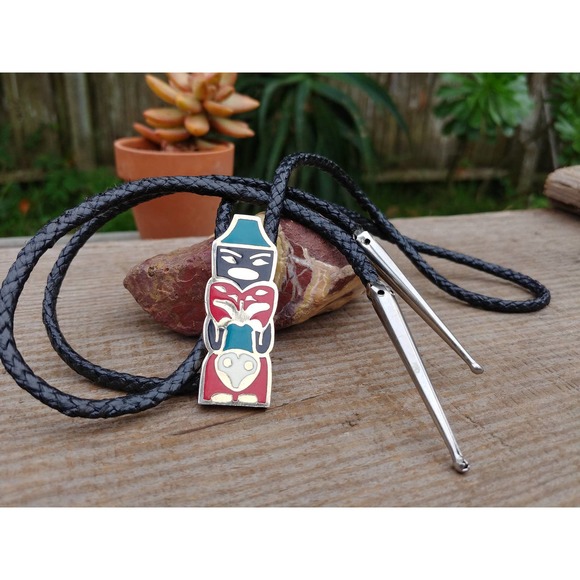 Vintage Other - Vintage Totem Pole Bolo Tie // Southwestern String Tie